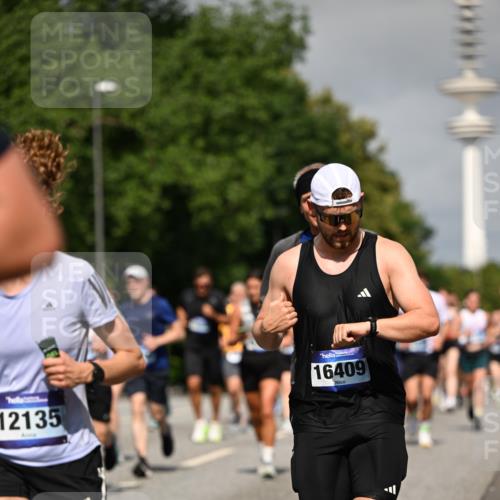 29.06.2025 - hella hamburg halbmarathon Dr. Thomas Lammeyer http://msf.ph/oto/8515009 29.06.2025 10:02:41 Kennedybrücke 1190, 1285, 1410, 1485, 1727, 1946, 1951, 2034, 2518, 2656, 2840, 2883, 2907, 3037, 3091, 3097, 3334, 3715, 3859, 3952, 4152, 4167, 5077, 5084, 5721, 6294, 6433, 6592, 6629, 6657, 6759, 6877, 7082, 7232, 7369, 7716, 7732, 8068, 8322, 8393, 8639, 8721, 9727, 9770, 10724, 11212 meine-sportfotos.de
