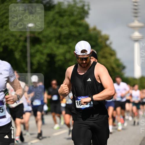 29.06.2025 - hella hamburg halbmarathon Dr. Thomas Lammeyer http://msf.ph/oto/8515021 29.06.2025 10:02:42 Kennedybrücke 1190, 1285, 1410, 1485, 1727, 1946, 1951, 2034, 2518, 2656, 2840, 2883, 2907, 3037, 3091, 3097, 3334, 3715, 3859, 3952, 4152, 4167, 5077, 5084, 6294, 6433, 6592, 6629, 6657, 6759, 6877, 7082, 7232, 7369, 7716, 7732, 8068, 8322, 8393, 8639, 8721, 8798, 9727, 9770, 10724, 11212 meine-sportfotos.de