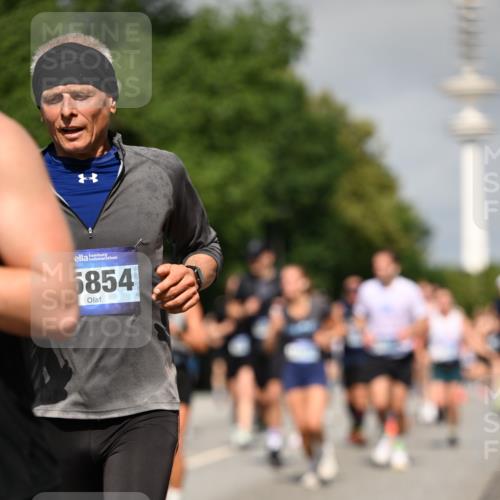 29.06.2025 - hella hamburg halbmarathon Dr. Thomas Lammeyer http://msf.ph/oto/8515068 29.06.2025 10:02:43 Kennedybrücke 1190, 1410, 1485, 1727, 1946, 1951, 1972, 2034, 2518, 2656, 2840, 2883, 2907, 3037, 3091, 3097, 3334, 3715, 3859, 3952, 4152, 4167, 5077, 5084, 5492, 6294, 6399, 6433, 6592, 6629, 6657, 6759, 6877, 7082, 7232, 7369, 7716, 7732, 8068, 8322, 8393, 8639, 8721, 8798, 9727, 9770, 10724, 11212 meine-sportfotos.de