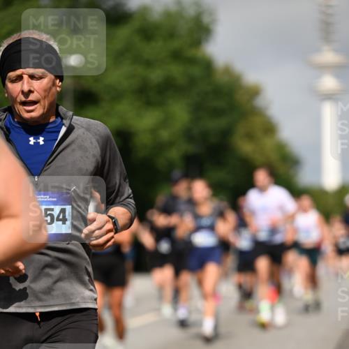 29.06.2025 - hella hamburg halbmarathon Dr. Thomas Lammeyer http://msf.ph/oto/8515078 29.06.2025 10:02:43 Kennedybrücke 1190, 1410, 1485, 1727, 1946, 1951, 1972, 2034, 2518, 2656, 2840, 2883, 2907, 3037, 3091, 3097, 3334, 3715, 3859, 3952, 4152, 4167, 5077, 5084, 5492, 6294, 6399, 6433, 6592, 6629, 6657, 6759, 6877, 7082, 7232, 7369, 7716, 7732, 8068, 8322, 8393, 8639, 8721, 8798, 9727, 9770, 10724, 11212 meine-sportfotos.de