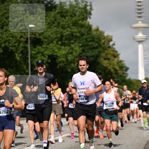 29.06.2025 - hella hamburg halbmarathon Dr. Thomas Lammeyer http://msf.ph/oto/8515167 29.06.2025 10:02:45 Kennedybrücke 1190, 1410, 1485, 1727, 1946, 1951, 1972, 2518, 2656, 2840, 2883, 2907, 3037, 3091, 3097, 3334, 3715, 3952, 4152, 4167, 5077, 5084, 5492, 6294, 6390, 6399, 6592, 6629, 6657, 6759, 6877, 7082, 7232, 7369, 7716, 8068, 8322, 8393, 8639, 8721, 8772, 8798, 9727, 10724, 11212 meine-sportfotos.de
