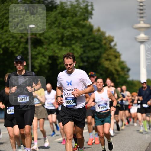 29.06.2025 - hella hamburg halbmarathon Dr. Thomas Lammeyer http://msf.ph/oto/8515198 29.06.2025 10:02:46 Kennedybrücke 1190, 1410, 1485, 1727, 1946, 1951, 1972, 2518, 2840, 2883, 2907, 3037, 3091, 3097, 3334, 3715, 3952, 4152, 4167, 5077, 5084, 5492, 6294, 6390, 6399, 6592, 6629, 6657, 6759, 7082, 7232, 7716, 8068, 8154, 8322, 8639, 8721, 8772, 8798, 9727, 10724, 11212 meine-sportfotos.de