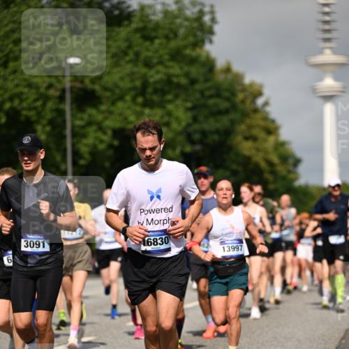 29.06.2025 - hella hamburg halbmarathon Dr. Thomas Lammeyer http://msf.ph/oto/8515209 29.06.2025 10:02:46 Kennedybrücke 1190, 1410, 1485, 1727, 1946, 1951, 1972, 2518, 2840, 2883, 2907, 3037, 3091, 3097, 3334, 3715, 3952, 4152, 4167, 5077, 5084, 5492, 6294, 6390, 6399, 6592, 6629, 6657, 6759, 7082, 7232, 7716, 8068, 8154, 8322, 8639, 8721, 8772, 8798, 9727, 10724, 11212 meine-sportfotos.de