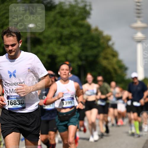 29.06.2025 - hella hamburg halbmarathon Dr. Thomas Lammeyer http://msf.ph/oto/8515267 29.06.2025 10:02:48 Kennedybrücke 1190, 1410, 1485, 1727, 1946, 1951, 1972, 2840, 2907, 3037, 3091, 3097, 3334, 3715, 3952, 4152, 4167, 5084, 5492, 6294, 6390, 6399, 6585, 6592, 6629, 6657, 6759, 7082, 7232, 7716, 7864, 8068, 8154, 8322, 8639, 8721, 8772, 8798, 9727, 9884, 10488, 10724, 11212 meine-sportfotos.de