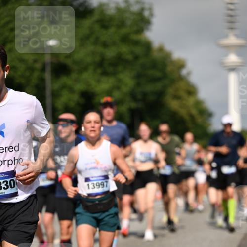29.06.2025 - hella hamburg halbmarathon Dr. Thomas Lammeyer http://msf.ph/oto/8515278 29.06.2025 10:02:48 Kennedybrücke 1190, 1410, 1485, 1727, 1946, 1951, 1972, 2840, 2907, 3037, 3091, 3097, 3334, 3715, 3952, 4152, 4167, 5084, 5492, 6294, 6390, 6399, 6585, 6592, 6629, 6657, 6759, 7082, 7232, 7716, 7864, 8068, 8154, 8322, 8639, 8721, 8772, 8798, 9727, 9884, 10488, 10724, 11212 meine-sportfotos.de