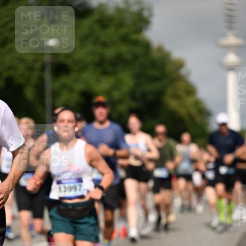 29.06.2025 - hella hamburg halbmarathon Dr. Thomas Lammeyer http://msf.ph/oto/8515290 29.06.2025 10:02:48 Kennedybrücke 1190, 1410, 1485, 1727, 1946, 1951, 1972, 2840, 2907, 3037, 3091, 3097, 3334, 3715, 3952, 4152, 4167, 5084, 5492, 6294, 6390, 6399, 6585, 6592, 6629, 6657, 6759, 7082, 7232, 7716, 7864, 8068, 8154, 8322, 8639, 8721, 8772, 8798, 9727, 9884, 10488, 10724, 11212 meine-sportfotos.de