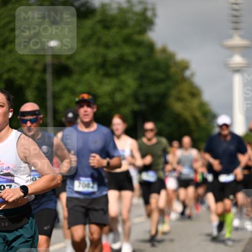 29.06.2025 - hella hamburg halbmarathon Dr. Thomas Lammeyer http://msf.ph/oto/8515308 29.06.2025 10:02:49 Kennedybrücke 1190, 1410, 1485, 1946, 1951, 1972, 2840, 2907, 3037, 3091, 3097, 3334, 3715, 3952, 4152, 4167, 4839, 5084, 5492, 6294, 6390, 6399, 6585, 6592, 6629, 6657, 6759, 7082, 7232, 7716, 7864, 8068, 8154, 8322, 8639, 8721, 8772, 8798, 9727, 9884, 10488, 10724, 11212 meine-sportfotos.de