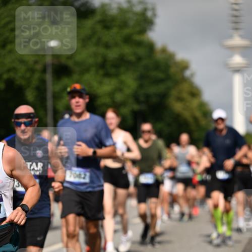 29.06.2025 - hella hamburg halbmarathon Dr. Thomas Lammeyer http://msf.ph/oto/8515314 29.06.2025 10:02:49 Kennedybrücke 1190, 1410, 1485, 1946, 1951, 1972, 2840, 2907, 3037, 3091, 3097, 3334, 3715, 3952, 4152, 4167, 4839, 5084, 5492, 6294, 6390, 6399, 6585, 6592, 6629, 6657, 6759, 7082, 7232, 7716, 7864, 8068, 8154, 8322, 8639, 8721, 8772, 8798, 9727, 9884, 10488, 10724, 11212 meine-sportfotos.de
