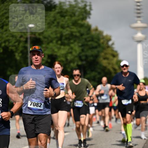 29.06.2025 - hella hamburg halbmarathon Dr. Thomas Lammeyer http://msf.ph/oto/8515331 29.06.2025 10:02:49 Kennedybrücke 1190, 1410, 1485, 1946, 1951, 1972, 2840, 2907, 3037, 3091, 3097, 3334, 3715, 3952, 4152, 4167, 4839, 5084, 5492, 6294, 6390, 6399, 6585, 6592, 6629, 6657, 6759, 7082, 7232, 7716, 7864, 8068, 8154, 8322, 8639, 8721, 8772, 8798, 9727, 9884, 10488, 10724, 11212 meine-sportfotos.de