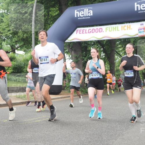 29.06.2025 - hella hamburg halbmarathon KatJ http://msf.ph/oto/8515378 29.06.2025 10:46:45 Zwischen KM18-KM19 2426, 3780, 6327 meine-sportfotos.de
