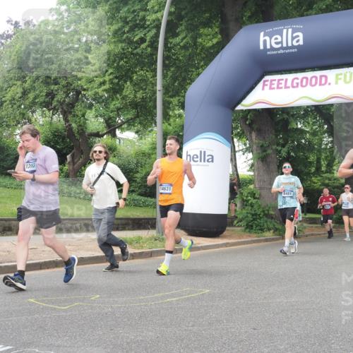 29.06.2025 - hella hamburg halbmarathon KatJ http://msf.ph/oto/8515421 29.06.2025 10:46:49 Zwischen KM18-KM19 3780, 6327, 8481 meine-sportfotos.de