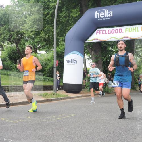 29.06.2025 - hella hamburg halbmarathon KatJ http://msf.ph/oto/8515434 29.06.2025 10:46:49 Zwischen KM18-KM19 3780, 6327, 8481 meine-sportfotos.de
