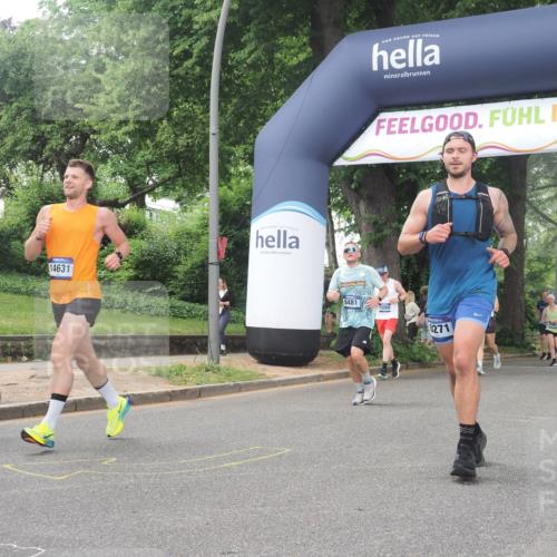 29.06.2025 - hella hamburg halbmarathon KatJ http://msf.ph/oto/8515440 29.06.2025 10:46:49 Zwischen KM18-KM19 3780, 6327, 8481 meine-sportfotos.de