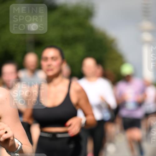 29.06.2025 - hella hamburg halbmarathon Dr. Thomas Lammeyer http://msf.ph/oto/8515512 29.06.2025 10:02:55 Kennedybrücke 1190, 1410, 1485, 1715, 1719, 1946, 1951, 1972, 2741, 2840, 2907, 2911, 3037, 3091, 3097, 3715, 4839, 5084, 5391, 5492, 6294, 6390, 6399, 6585, 6629, 7082, 7232, 7716, 7864, 8068, 8154, 8322, 8639, 8721, 8772, 8798, 9655, 9727, 9884, 10266, 10488, 11068, 11212 meine-sportfotos.de