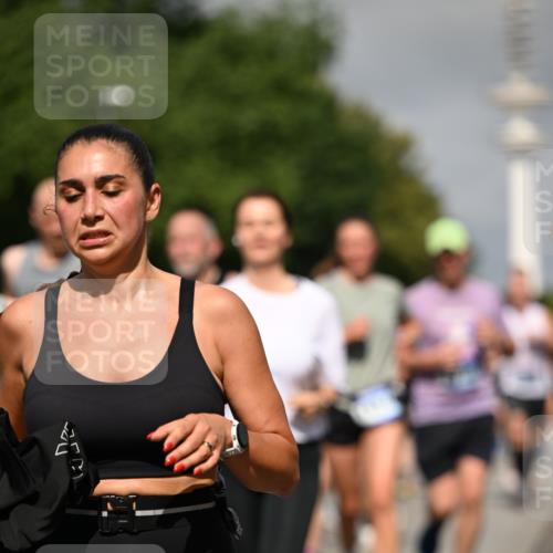 29.06.2025 - hella hamburg halbmarathon Dr. Thomas Lammeyer http://msf.ph/oto/8515523 29.06.2025 10:02:55 Kennedybrücke 1190, 1410, 1485, 1715, 1719, 1946, 1951, 1972, 2741, 2840, 2907, 2911, 3037, 3091, 3097, 3715, 4839, 5084, 5391, 5492, 6294, 6390, 6399, 6585, 6629, 7082, 7232, 7716, 7864, 8068, 8154, 8322, 8639, 8721, 8772, 8798, 9655, 9727, 9884, 10266, 10488, 11068, 11212 meine-sportfotos.de