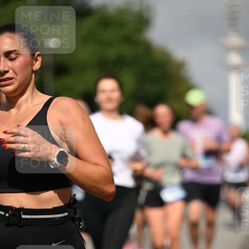 29.06.2025 - hella hamburg halbmarathon Dr. Thomas Lammeyer http://msf.ph/oto/8515530 29.06.2025 10:02:55 Kennedybrücke 1190, 1410, 1485, 1715, 1719, 1946, 1951, 1972, 2741, 2840, 2907, 2911, 3037, 3091, 3097, 3715, 4839, 5084, 5391, 5492, 6294, 6390, 6399, 6585, 6629, 7082, 7232, 7716, 7864, 8068, 8154, 8322, 8639, 8721, 8772, 8798, 9655, 9727, 9884, 10266, 10488, 11068, 11212 meine-sportfotos.de