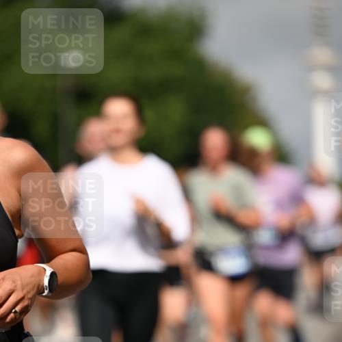29.06.2025 - hella hamburg halbmarathon Dr. Thomas Lammeyer http://msf.ph/oto/8515544 29.06.2025 10:02:55 Kennedybrücke 1190, 1410, 1485, 1715, 1719, 1946, 1951, 1972, 2741, 2840, 2907, 2911, 3037, 3091, 3097, 3715, 4839, 5084, 5391, 5492, 6294, 6390, 6399, 6585, 6629, 7082, 7232, 7716, 7864, 8068, 8154, 8322, 8639, 8721, 8772, 8798, 9655, 9727, 9884, 10266, 10488, 11068, 11212 meine-sportfotos.de