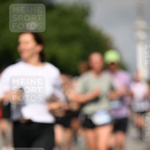 29.06.2025 - hella hamburg halbmarathon Dr. Thomas Lammeyer http://msf.ph/oto/8515560 29.06.2025 10:02:56 Kennedybrücke 1190, 1410, 1485, 1715, 1719, 1946, 1951, 1972, 2741, 2840, 2907, 2911, 3037, 3091, 3097, 3715, 4839, 5084, 5391, 5492, 6294, 6390, 6399, 6585, 6629, 7082, 7129, 7130, 7232, 7716, 7864, 8068, 8154, 8322, 8639, 8721, 8772, 8798, 9655, 9727, 9884, 10266, 10488, 11068, 11212 meine-sportfotos.de