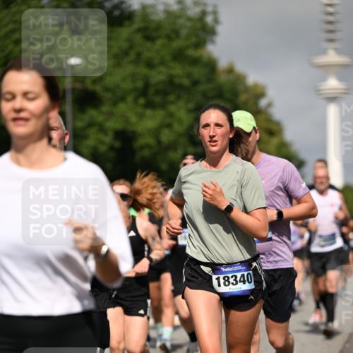 29.06.2025 - hella hamburg halbmarathon Dr. Thomas Lammeyer http://msf.ph/oto/8515564 29.06.2025 10:02:56 Kennedybrücke 1190, 1410, 1485, 1715, 1719, 1946, 1951, 1972, 2741, 2840, 2907, 2911, 3037, 3091, 3097, 3715, 4839, 5084, 5391, 5492, 6294, 6390, 6399, 6585, 6629, 7082, 7129, 7130, 7232, 7716, 7864, 8068, 8154, 8322, 8639, 8721, 8772, 8798, 9655, 9727, 9884, 10266, 10488, 11068, 11212 meine-sportfotos.de