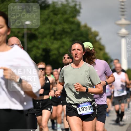 29.06.2025 - hella hamburg halbmarathon Dr. Thomas Lammeyer http://msf.ph/oto/8515569 29.06.2025 10:02:56 Kennedybrücke 1190, 1410, 1485, 1715, 1719, 1946, 1951, 1972, 2741, 2840, 2907, 2911, 3037, 3091, 3097, 3715, 4839, 5084, 5391, 5492, 6294, 6390, 6399, 6585, 6629, 7082, 7129, 7130, 7232, 7716, 7864, 8068, 8154, 8322, 8639, 8721, 8772, 8798, 9655, 9727, 9884, 10266, 10488, 11068, 11212 meine-sportfotos.de