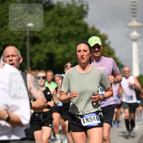 29.06.2025 - hella hamburg halbmarathon Dr. Thomas Lammeyer http://msf.ph/oto/8515575 29.06.2025 10:02:56 Kennedybrücke 1190, 1410, 1485, 1715, 1719, 1946, 1951, 1972, 2741, 2840, 2907, 2911, 3037, 3091, 3097, 3715, 4839, 5084, 5391, 5492, 6294, 6390, 6399, 6585, 6629, 7082, 7129, 7130, 7232, 7716, 7864, 8068, 8154, 8322, 8639, 8721, 8772, 8798, 9655, 9727, 9884, 10266, 10488, 11068, 11212 meine-sportfotos.de