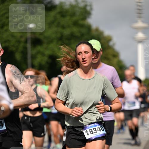 29.06.2025 - hella hamburg halbmarathon Dr. Thomas Lammeyer http://msf.ph/oto/8515587 29.06.2025 10:02:57 Kennedybrücke 1190, 1410, 1485, 1715, 1719, 1946, 1951, 1972, 2741, 2840, 2907, 2911, 3037, 3091, 3097, 3715, 4839, 5084, 5391, 5492, 6294, 6390, 6399, 6585, 6629, 7082, 7129, 7130, 7232, 7716, 7864, 8068, 8154, 8322, 8639, 8721, 8772, 8798, 9655, 9727, 9884, 10266, 10488, 11068, 11212 meine-sportfotos.de