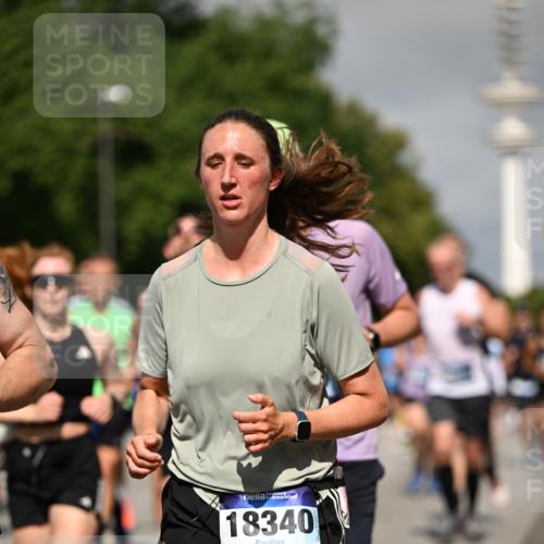 29.06.2025 - hella hamburg halbmarathon Dr. Thomas Lammeyer http://msf.ph/oto/8515604 29.06.2025 10:02:57 Kennedybrücke 1190, 1410, 1485, 1715, 1719, 1946, 1951, 1972, 2741, 2840, 2907, 2911, 3037, 3091, 3097, 3715, 4839, 5084, 5391, 5492, 6294, 6390, 6399, 6585, 6629, 7082, 7129, 7130, 7232, 7716, 7864, 8068, 8154, 8322, 8639, 8721, 8772, 8798, 9655, 9727, 9884, 10266, 10488, 11068, 11212 meine-sportfotos.de