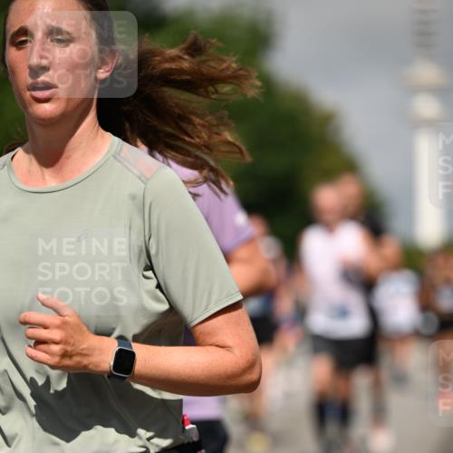29.06.2025 - hella hamburg halbmarathon Dr. Thomas Lammeyer http://msf.ph/oto/8515624 29.06.2025 10:02:58 Kennedybrücke 1190, 1366, 1485, 1506, 1715, 1719, 1946, 1951, 1972, 2741, 2840, 2907, 2911, 3037, 3091, 3097, 3715, 4839, 5084, 5391, 5492, 5866, 6390, 6399, 6585, 6629, 7082, 7129, 7130, 7232, 7716, 7864, 8068, 8154, 8322, 8639, 8721, 8772, 8798, 9655, 9727, 9884, 10266, 10488, 11068, 11212 meine-sportfotos.de