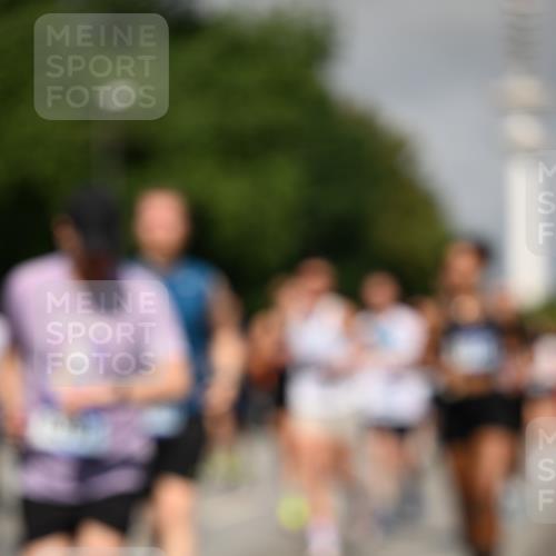 29.06.2025 - hella hamburg halbmarathon Dr. Thomas Lammeyer http://msf.ph/oto/8515713 29.06.2025 10:03:02 Kennedybrücke 1190, 1366, 1485, 1506, 1715, 1719, 1946, 1951, 1972, 2741, 2840, 2907, 2911, 3037, 3097, 3715, 4467, 4839, 5391, 5492, 5866, 6390, 6399, 6416, 6585, 7082, 7129, 7130, 7232, 7395, 7864, 8068, 8154, 8322, 8639, 8721, 8772, 8798, 9655, 9727, 9884, 9922, 10266, 10488, 11041, 11068 meine-sportfotos.de