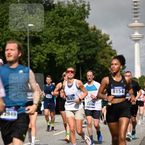 29.06.2025 - hella hamburg halbmarathon Dr. Thomas Lammeyer http://msf.ph/oto/8515738 29.06.2025 10:03:03 Kennedybrücke 1190, 1366, 1485, 1506, 1715, 1719, 1946, 1972, 2741, 2840, 2907, 2911, 3037, 3715, 4467, 4839, 5391, 5492, 5866, 6390, 6399, 6416, 6585, 7129, 7130, 7232, 7395, 7864, 8068, 8154, 8322, 8639, 8721, 8772, 8798, 9655, 9727, 9884, 9922, 10266, 10488, 11041, 11068 meine-sportfotos.de