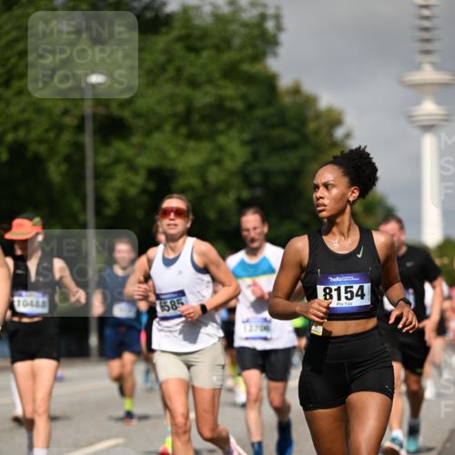 29.06.2025 - hella hamburg halbmarathon Dr. Thomas Lammeyer http://msf.ph/oto/8515764 29.06.2025 10:03:03 Kennedybrücke 1190, 1366, 1485, 1506, 1715, 1719, 1946, 1972, 2741, 2840, 2907, 2911, 3037, 3715, 4467, 4839, 5391, 5492, 5866, 6390, 6399, 6416, 6585, 7129, 7130, 7232, 7395, 7864, 8068, 8154, 8322, 8639, 8721, 8772, 8798, 9655, 9727, 9884, 9922, 10266, 10488, 11041, 11068 meine-sportfotos.de
