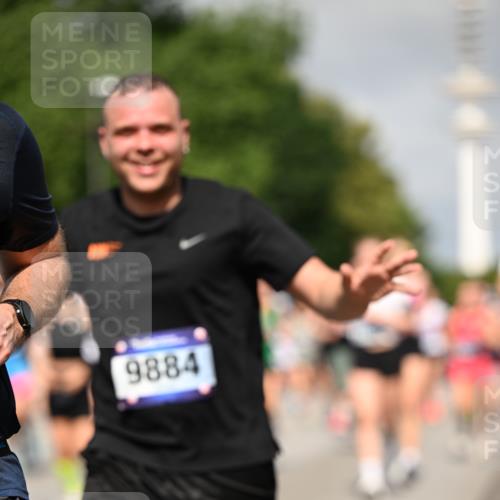 29.06.2025 - hella hamburg halbmarathon Dr. Thomas Lammeyer http://msf.ph/oto/8515873 29.06.2025 10:03:07 Kennedybrücke 1190, 1366, 1485, 1506, 1715, 1719, 1972, 2630, 2741, 2907, 2911, 3037, 3715, 4467, 4839, 5391, 5457, 5458, 5465, 5492, 5866, 6390, 6399, 6416, 6585, 7129, 7130, 7395, 7833, 7864, 8154, 8322, 8509, 8721, 8772, 8798, 9142, 9655, 9884, 9922, 10266, 10488, 11041, 11068 meine-sportfotos.de