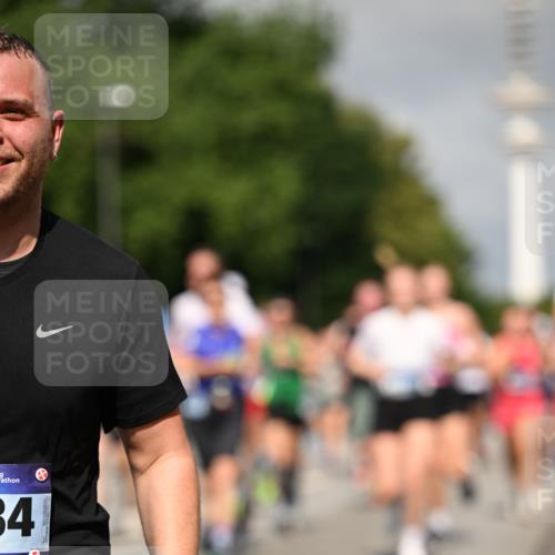 29.06.2025 - hella hamburg halbmarathon Dr. Thomas Lammeyer http://msf.ph/oto/8515877 29.06.2025 10:03:07 Kennedybrücke 1190, 1366, 1485, 1506, 1715, 1719, 1972, 2630, 2741, 2907, 2911, 3037, 3715, 4467, 4839, 5391, 5457, 5458, 5465, 5492, 5866, 6390, 6399, 6416, 6585, 7129, 7130, 7395, 7833, 7864, 8154, 8322, 8509, 8721, 8772, 8798, 9142, 9655, 9884, 9922, 10266, 10488, 11041, 11068 meine-sportfotos.de