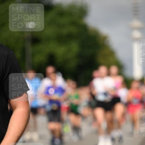 29.06.2025 - hella hamburg halbmarathon Dr. Thomas Lammeyer http://msf.ph/oto/8515886 29.06.2025 10:03:07 Kennedybrücke 1190, 1366, 1485, 1506, 1715, 1719, 1972, 2630, 2741, 2907, 2911, 3037, 3715, 4467, 4839, 5391, 5457, 5458, 5465, 5492, 5866, 6390, 6399, 6416, 6585, 7129, 7130, 7395, 7833, 7864, 8154, 8322, 8509, 8721, 8772, 8798, 9142, 9655, 9884, 9922, 10266, 10488, 11041, 11068 meine-sportfotos.de