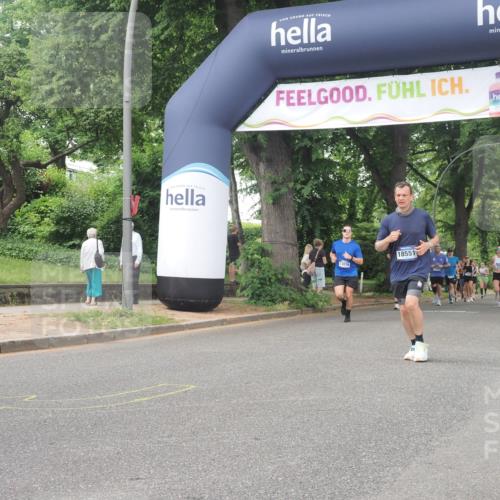 29.06.2025 - hella hamburg halbmarathon KatJ http://msf.ph/oto/8515913 29.06.2025 10:47:09 Zwischen KM18-KM19 2167, 5272, 8749 meine-sportfotos.de
