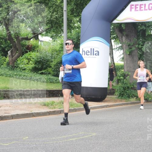 29.06.2025 - hella hamburg halbmarathon KatJ http://msf.ph/oto/8515980 29.06.2025 10:47:12 Zwischen KM18-KM19 5272, 8749 meine-sportfotos.de