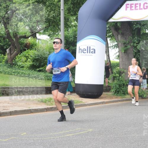 29.06.2025 - hella hamburg halbmarathon KatJ http://msf.ph/oto/8515987 29.06.2025 10:47:12 Zwischen KM18-KM19 5272, 8749 meine-sportfotos.de