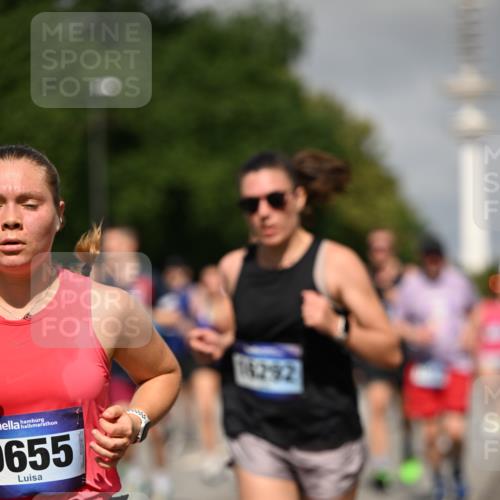 29.06.2025 - hella hamburg halbmarathon Dr. Thomas Lammeyer http://msf.ph/oto/8516088 29.06.2025 10:03:13 Kennedybrücke 1366, 1506, 1715, 1719, 1914, 1972, 2630, 2741, 2911, 4120, 4426, 4467, 4839, 5391, 5457, 5458, 5465, 5492, 5866, 6390, 6399, 6416, 6585, 7129, 7130, 7395, 7833, 7864, 8154, 8509, 8542, 8652, 8772, 9142, 9655, 9884, 9903, 9922, 10266, 10488, 10519, 11041, 11068 meine-sportfotos.de