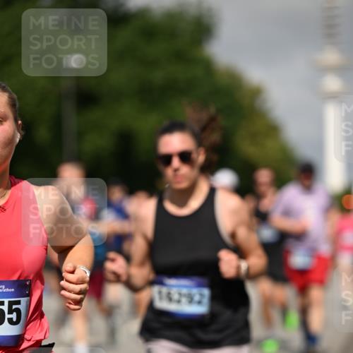 29.06.2025 - hella hamburg halbmarathon Dr. Thomas Lammeyer http://msf.ph/oto/8516096 29.06.2025 10:03:13 Kennedybrücke 1366, 1506, 1715, 1719, 1914, 1972, 2630, 2741, 2911, 4120, 4426, 4467, 4839, 5391, 5457, 5458, 5465, 5492, 5866, 6390, 6399, 6416, 6585, 7129, 7130, 7395, 7833, 7864, 8154, 8509, 8542, 8652, 8772, 9142, 9655, 9884, 9903, 9922, 10266, 10488, 10519, 11041, 11068 meine-sportfotos.de