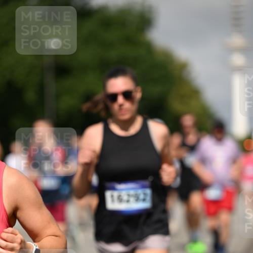 29.06.2025 - hella hamburg halbmarathon Dr. Thomas Lammeyer http://msf.ph/oto/8516103 29.06.2025 10:03:13 Kennedybrücke 1366, 1506, 1715, 1719, 1914, 1972, 2630, 2741, 2911, 4120, 4426, 4467, 4839, 5391, 5457, 5458, 5465, 5492, 5866, 6390, 6399, 6416, 6585, 7129, 7130, 7395, 7833, 7864, 8154, 8509, 8542, 8652, 8772, 9142, 9655, 9884, 9903, 9922, 10266, 10488, 10519, 11041, 11068 meine-sportfotos.de
