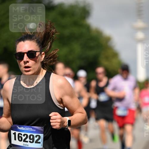 29.06.2025 - hella hamburg halbmarathon Dr. Thomas Lammeyer http://msf.ph/oto/8516117 29.06.2025 10:03:14 Kennedybrücke 1319, 1366, 1506, 1715, 1719, 1914, 2630, 2741, 2911, 4120, 4426, 4467, 4837, 4839, 5391, 5457, 5458, 5465, 5866, 6390, 6416, 6585, 7129, 7130, 7395, 7833, 7864, 8154, 8509, 8542, 8652, 8772, 9142, 9655, 9884, 9903, 9922, 10266, 10488, 10519, 11039, 11041, 11068 meine-sportfotos.de