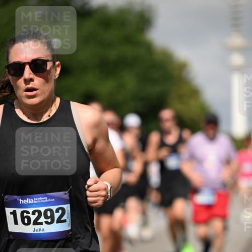 29.06.2025 - hella hamburg halbmarathon Dr. Thomas Lammeyer http://msf.ph/oto/8516125 29.06.2025 10:03:14 Kennedybrücke 1319, 1366, 1506, 1715, 1719, 1914, 2630, 2741, 2911, 4120, 4426, 4467, 4837, 4839, 5391, 5457, 5458, 5465, 5866, 6390, 6416, 6585, 7129, 7130, 7395, 7833, 7864, 8154, 8509, 8542, 8652, 8772, 9142, 9655, 9884, 9903, 9922, 10266, 10488, 10519, 11039, 11041, 11068 meine-sportfotos.de