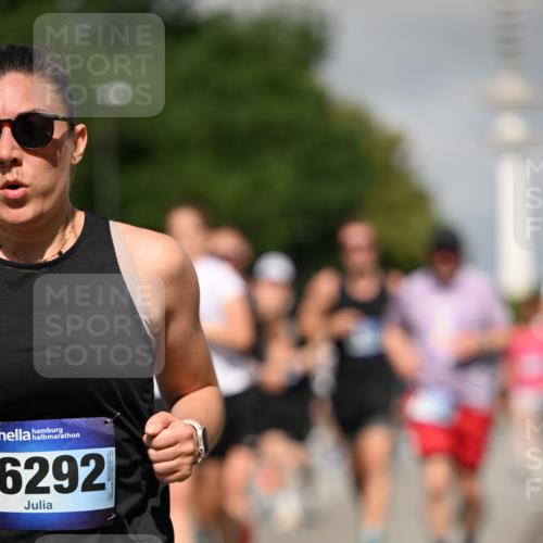 29.06.2025 - hella hamburg halbmarathon Dr. Thomas Lammeyer http://msf.ph/oto/8516129 29.06.2025 10:03:14 Kennedybrücke 1319, 1366, 1506, 1715, 1719, 1914, 2630, 2741, 2911, 4120, 4426, 4467, 4837, 4839, 5391, 5457, 5458, 5465, 5866, 6390, 6416, 6585, 7129, 7130, 7395, 7833, 7864, 8154, 8509, 8542, 8652, 8772, 9142, 9655, 9884, 9903, 9922, 10266, 10488, 10519, 11039, 11041, 11068 meine-sportfotos.de
