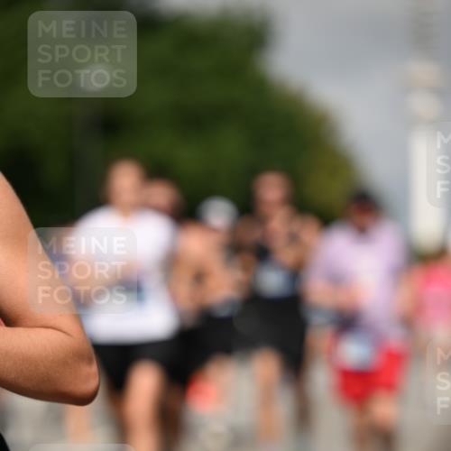29.06.2025 - hella hamburg halbmarathon Dr. Thomas Lammeyer http://msf.ph/oto/8516137 29.06.2025 10:03:14 Kennedybrücke 1319, 1366, 1506, 1715, 1719, 1914, 2630, 2741, 2911, 4120, 4426, 4467, 4837, 4839, 5391, 5457, 5458, 5465, 5866, 6390, 6416, 6585, 7129, 7130, 7395, 7833, 7864, 8154, 8509, 8542, 8652, 8772, 9142, 9655, 9884, 9903, 9922, 10266, 10488, 10519, 11039, 11041, 11068 meine-sportfotos.de