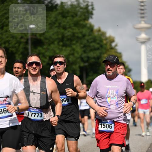 29.06.2025 - hella hamburg halbmarathon Dr. Thomas Lammeyer http://msf.ph/oto/8516143 29.06.2025 10:03:15 Kennedybrücke 1319, 1366, 1506, 1715, 1719, 1914, 2630, 2741, 2911, 4120, 4426, 4467, 4837, 4839, 5391, 5457, 5458, 5465, 5866, 6416, 6585, 7033, 7129, 7130, 7395, 7833, 7864, 8154, 8509, 8542, 8652, 9142, 9655, 9884, 9903, 9922, 10266, 10488, 10519, 11039, 11041, 11068 meine-sportfotos.de