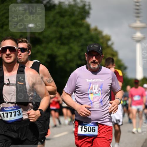 29.06.2025 - hella hamburg halbmarathon Dr. Thomas Lammeyer http://msf.ph/oto/8516167 29.06.2025 10:03:16 Kennedybrücke 1319, 1366, 1506, 1715, 1719, 1914, 2282, 2630, 2741, 2911, 4120, 4426, 4467, 4837, 4839, 5299, 5391, 5457, 5458, 5465, 5866, 6416, 6585, 7033, 7037, 7129, 7130, 7395, 7833, 7864, 8154, 8509, 8542, 8652, 9142, 9655, 9884, 9903, 9922, 10020, 10266, 10488, 10518, 10519, 11039, 11041, 11068 meine-sportfotos.de