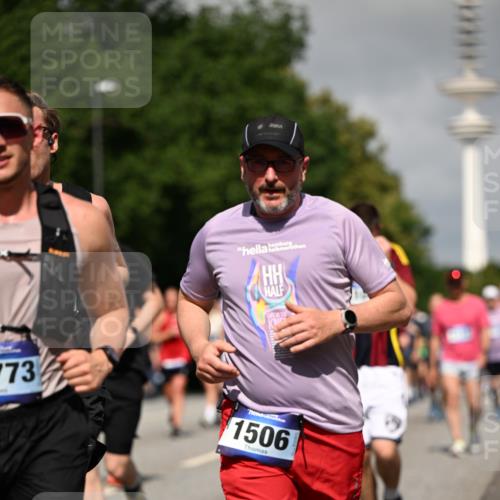 29.06.2025 - hella hamburg halbmarathon Dr. Thomas Lammeyer http://msf.ph/oto/8516181 29.06.2025 10:03:16 Kennedybrücke 1319, 1366, 1506, 1715, 1719, 1914, 2282, 2630, 2741, 2911, 4120, 4426, 4467, 4837, 4839, 5299, 5391, 5457, 5458, 5465, 5866, 6416, 6585, 7033, 7037, 7129, 7130, 7395, 7833, 7864, 8154, 8509, 8542, 8652, 9142, 9655, 9884, 9903, 9922, 10020, 10266, 10488, 10518, 10519, 11039, 11041, 11068 meine-sportfotos.de