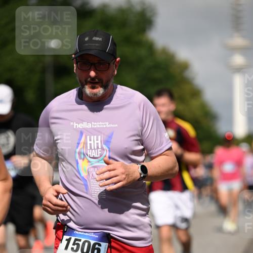 29.06.2025 - hella hamburg halbmarathon Dr. Thomas Lammeyer http://msf.ph/oto/8516194 29.06.2025 10:03:17 Kennedybrücke 1319, 1366, 1506, 1595, 1715, 1719, 1914, 2282, 2630, 2741, 2911, 4120, 4426, 4467, 4837, 4839, 5277, 5299, 5391, 5457, 5458, 5465, 5866, 6416, 6585, 7033, 7037, 7129, 7130, 7395, 7833, 7864, 8509, 8542, 8652, 8929, 9142, 9655, 9884, 9903, 9922, 10020, 10266, 10488, 10518, 10519, 11039, 11041, 11068 meine-sportfotos.de