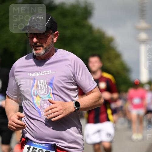 29.06.2025 - hella hamburg halbmarathon Dr. Thomas Lammeyer http://msf.ph/oto/8516197 29.06.2025 10:03:17 Kennedybrücke 1319, 1366, 1506, 1595, 1715, 1719, 1914, 2282, 2630, 2741, 2911, 4120, 4426, 4467, 4837, 4839, 5277, 5299, 5391, 5457, 5458, 5465, 5866, 6416, 6585, 7033, 7037, 7129, 7130, 7395, 7833, 7864, 8509, 8542, 8652, 8929, 9142, 9655, 9884, 9903, 9922, 10020, 10266, 10488, 10518, 10519, 11039, 11041, 11068 meine-sportfotos.de