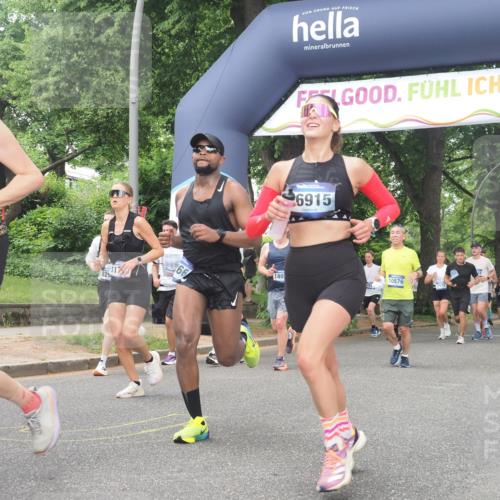 29.06.2025 - hella hamburg halbmarathon KatJ http://msf.ph/oto/8516212 29.06.2025 10:47:18 Zwischen KM18-KM19 5775, 5885, 6309, 7761, 8003, 8290 meine-sportfotos.de